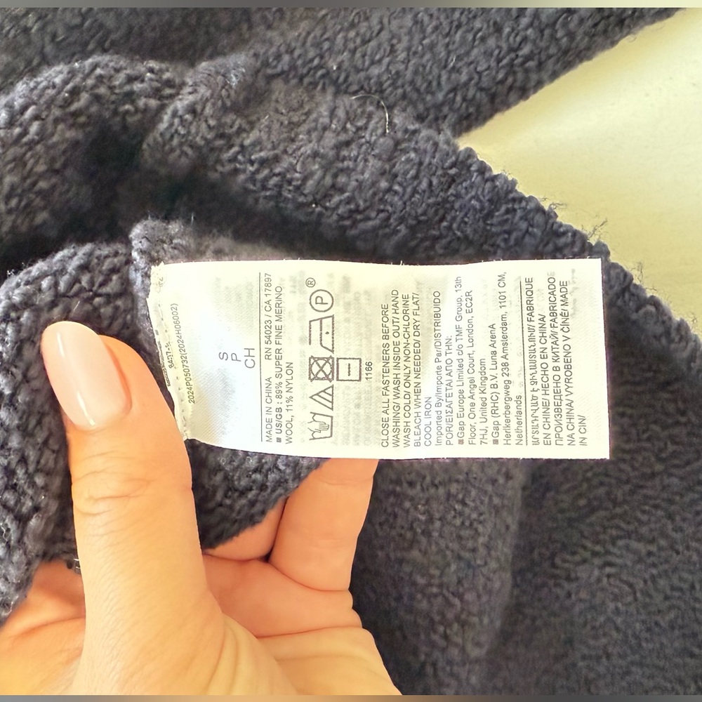 Banana Republic MERINO-BLEND FLARE-SLEEVE CARDIGAN. Brand new with tags. SOLD - Picture 6 of 6